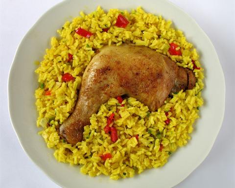 Serving inspiration: A roasted chicken leg on yellow rice with pieces of red pepper. Not verified as this exact recipe.