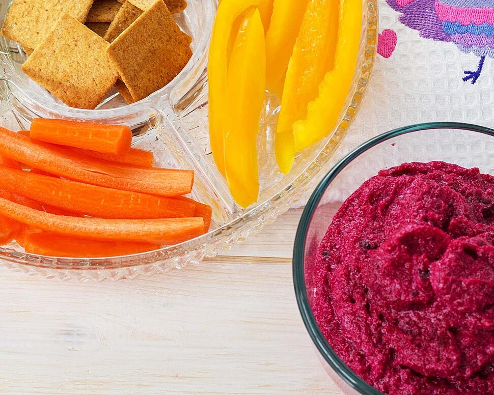 Beetroot hummus with carrot, pepper and celery sticks and crackers
